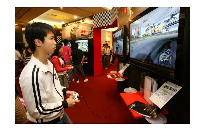 2001 Motor Show On-site coverage133