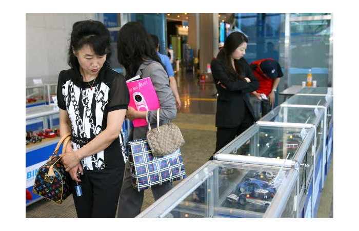 2001 Motor Show On-site coverage132