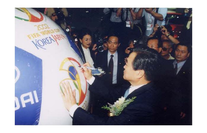 2001 Motor Show On-site coverage128