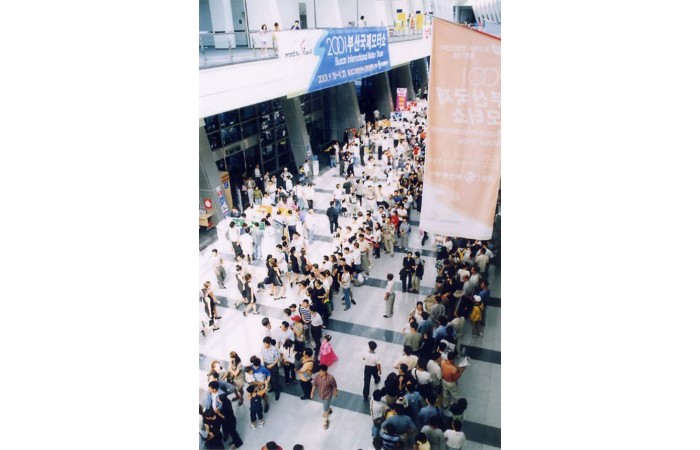 2001 Motor Show On-site coverage65