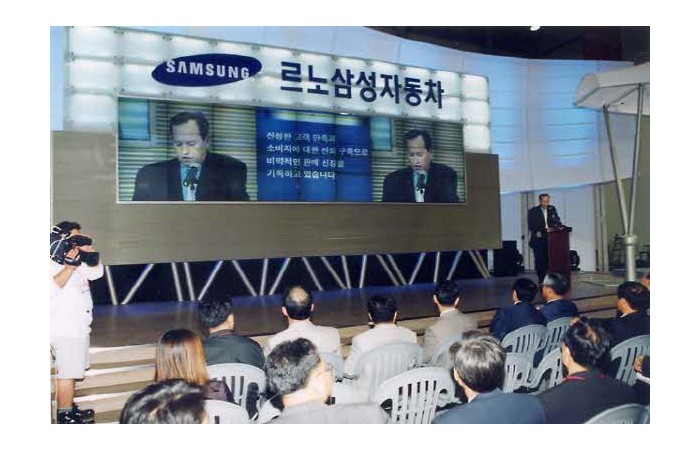 2001 Motor Show On-site coverage35