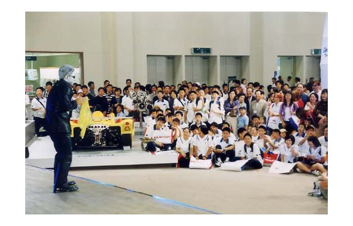 2001 Motor Show On-site coverage30