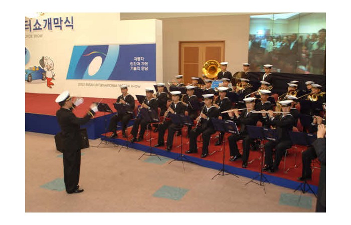 2003 Motor Show On-site coverage100