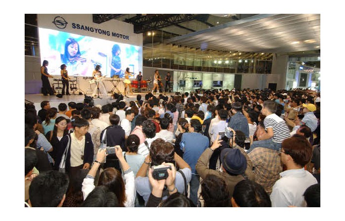 2003 Motor Show On-site coverage90