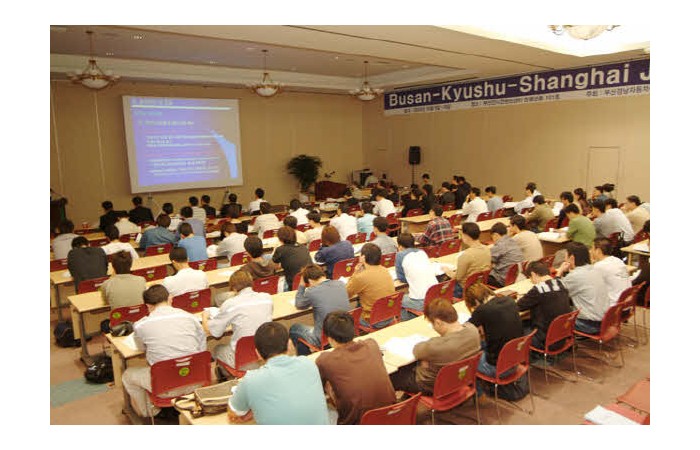 2003 Motor Show On-site coverage28