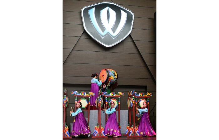 2001 Motor Show On-site coverage108