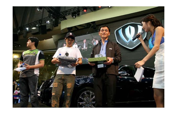 2001 Motor Show On-site coverage104